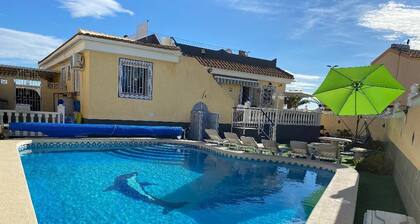 Villa In Ideal Location 5 mins walk to Amenities, Large Pool, Golf nearby.