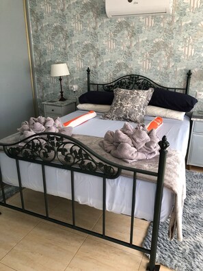 3 bedrooms, in-room safe, desk, iron/ironing board - Villa In Ideal Location 5 mins walk to Amenities, Large Pool, Golf nearby. (Murcia)