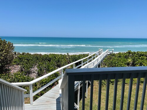 Pelican Point - Oceanfront home that can sleep up to twelve people