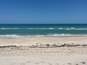On the beach - Pelican Point - Oceanfront home that can sleep up to twelve people (Melbourne Beach)
