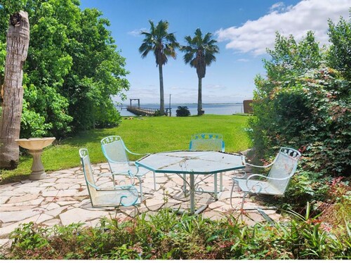 Waterfront 3 bedroom2bath 5bedsTotal  310ft lighted private fishing pier