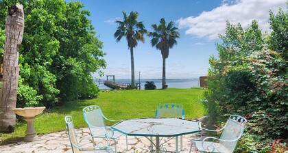 Waterfront 3 bedroom2bath 5bedsTotal 310ft lighted private fishing pier