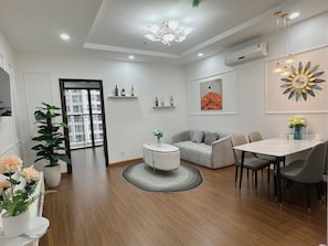 Business-Apartment, 2 Schlafzimmer | Wohnbereich