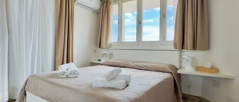 1 chambre, fer et planche à repasser, lit parapluie, Wi-Fi gratuit