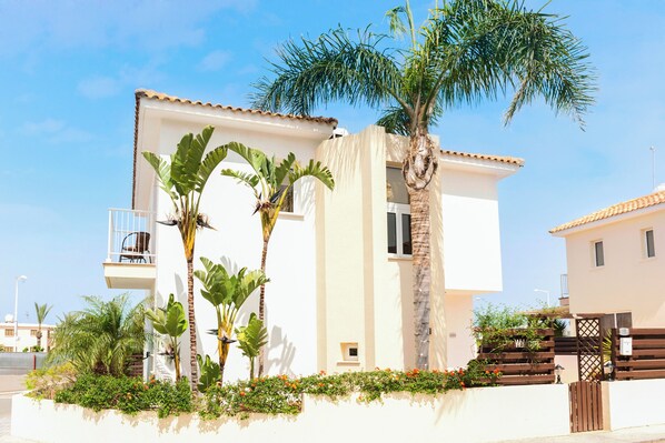 Exterior - Great 3 bedroom villa, with private pool, in the best location in Protaras (Protaras)