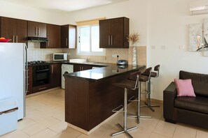 Private kitchen - Great 3 bedroom villa, with private pool, in the best location in Protaras (Protaras)