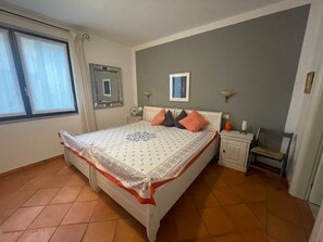 2 chambres, fer et planche à repasser, accès au Wi-Fi (inclus)