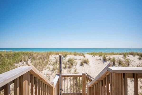 Property grounds - Dreamy Days: Coastal Cottage with Awe-inspiring Oceanfront Setting (Oak Island)