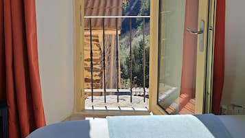 2 bedrooms, iron/ironing board, travel crib, bed sheets