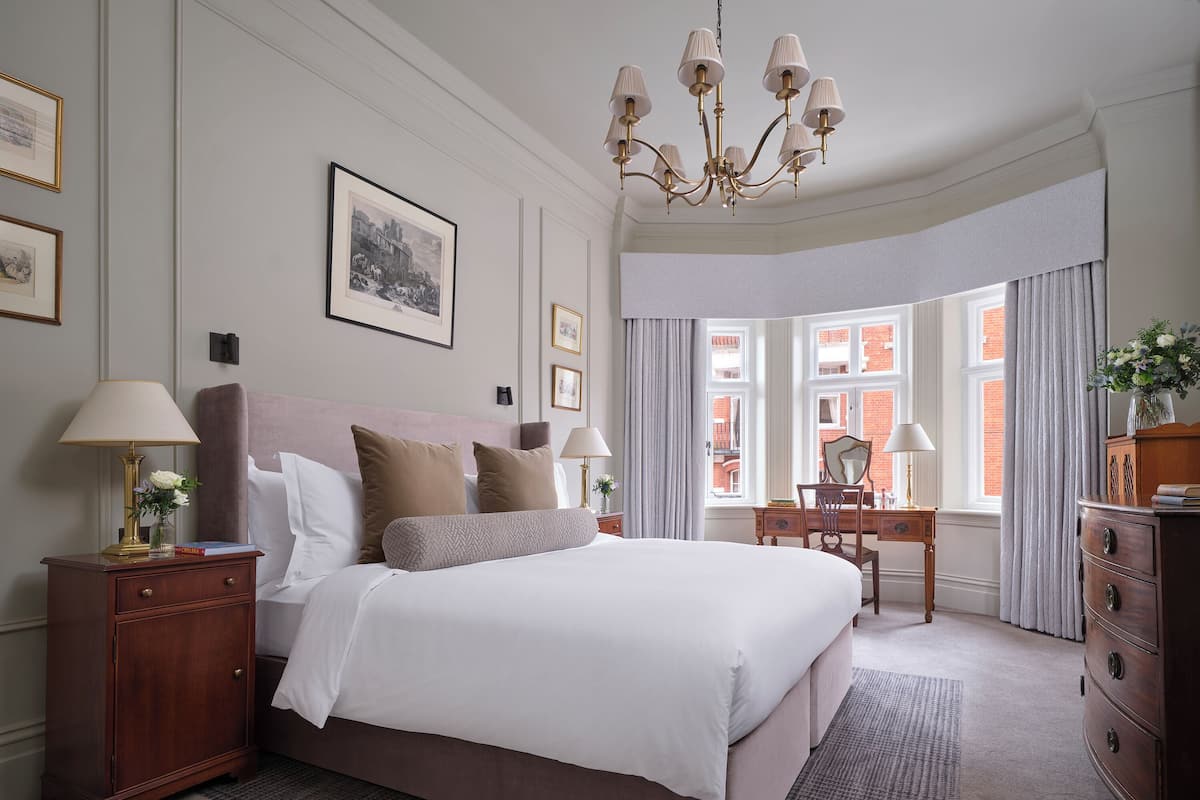 1 bedroom, free minibar items, in-room safe, desk