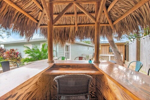 Sunny Daze | 3-min walk to beach + Tiki bar
