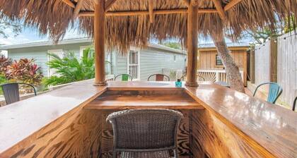 Sunny Daze | 3-min walk to beach + Tiki bar