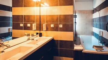 Deluxe Double Room, Sea View | Bathroom | Hair dryer