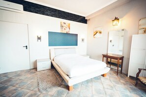 Deluxe Double Room, Sea View | Desk, blackout drapes, soundproofing, iron/ironing board - Hotel Marina D'oro  (Rogliano)