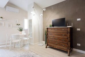 Interior - Green Nest, welcomes you with its green soul just 15 minutes from downtown. (Firenze)