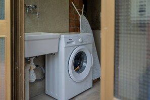 Interior - Green Nest, welcomes you with its green soul just 15 minutes from downtown. (Firenze)