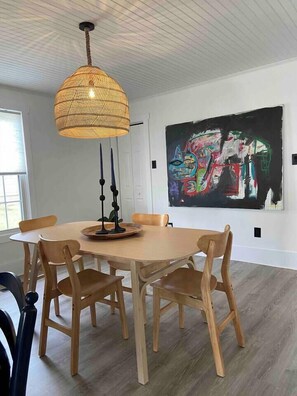Dining - Cramerton Home: Riverside getaway near Charlotte-Douglass (Cramerton)