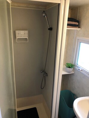 Shower, towels