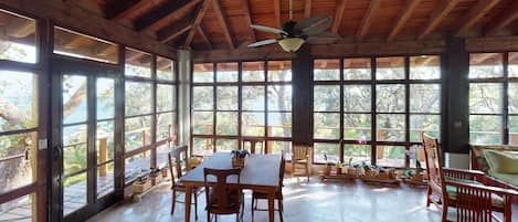 Breakfast area