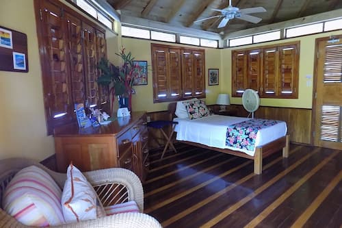 Decoración personalizada, muebles diferentes y ropa de cama