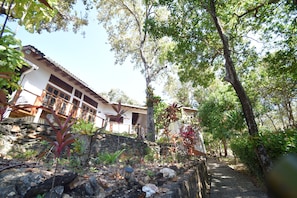 Front of property - Mango Creek Resort (Roatan)