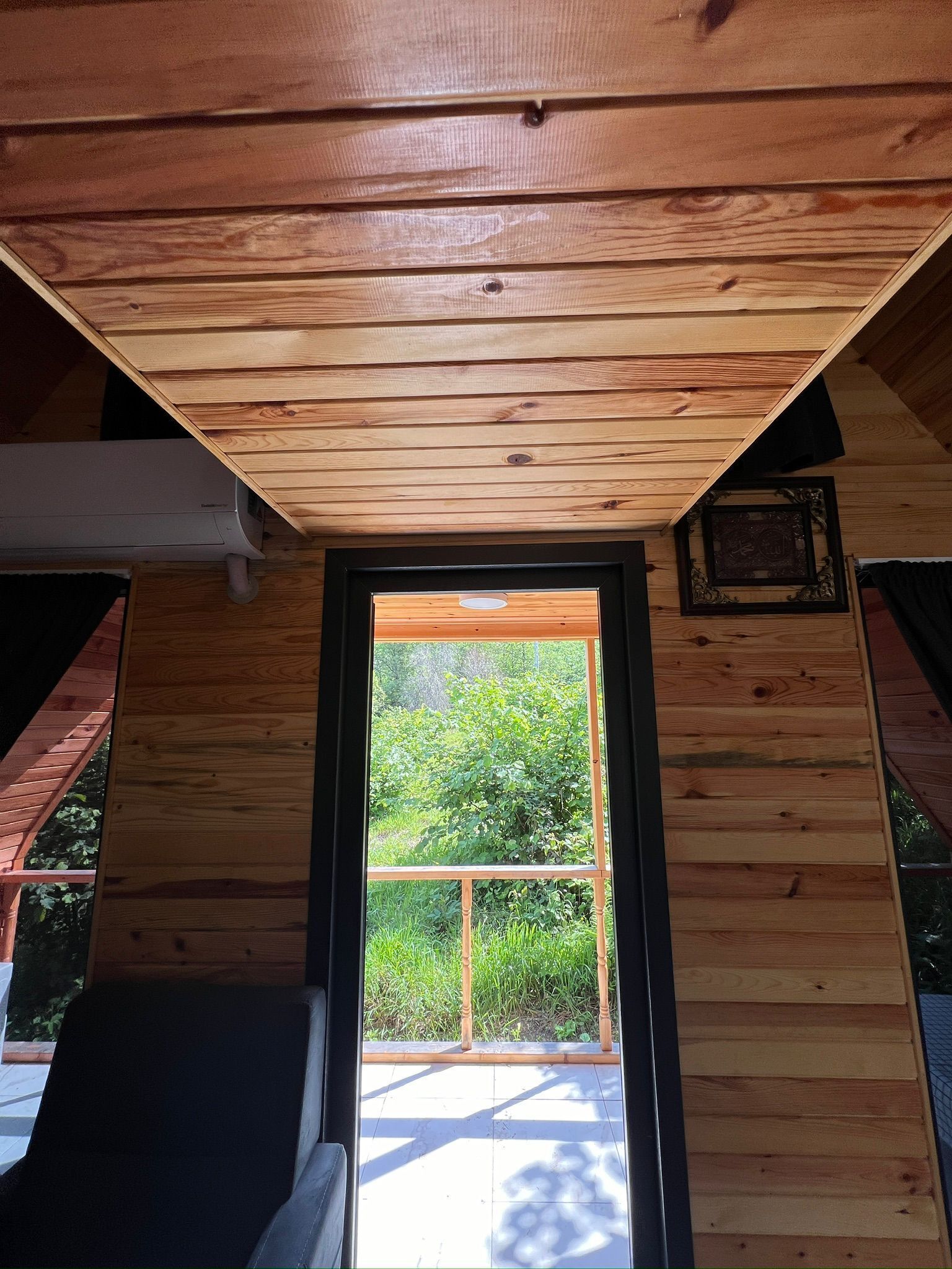 Honeymoon Cottage | Living area