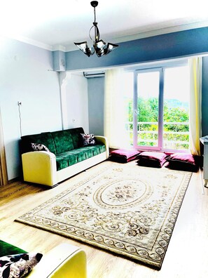 Royal Apartment, Park View | Living area