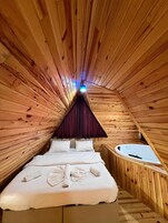 Casa de campo de luna de miel | Ropa de cama de alta calidad y edredones de plumas