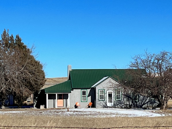 Exterior - Take it easy at this unique and tranquil getaway. (Guernsey)