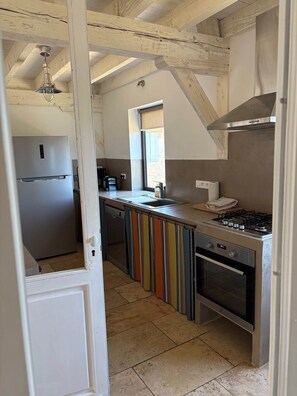 雪櫃、微波爐、焗爐、洗碗機