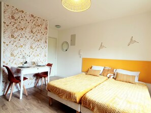 Iron/ironing board, WiFi, bed sheets - Charmant Studio vue Montagne Proche Ville et Thermes (Digne-les-Bains)