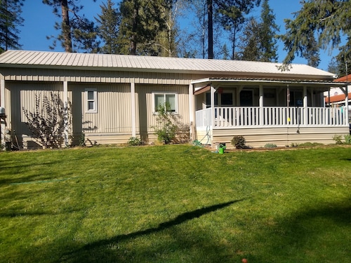 Quiet retreat at Waitts Lake 