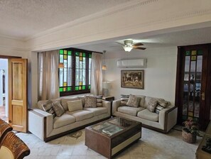 Smart TV - Bright, big, pool, 5 min 2 beach (Carolina)