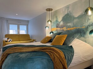 4 عدّة غرف نوم ومكواة/لوح كي وواي فاي وملاءات أسرّة