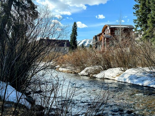 Winter Haus! 2 Bedroom Corner Unit in the heart of Winter Park, Colorado. 