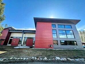 Exterior - Winter Haus! 2 Bedroom Corner Unit in the heart of Winter Park, Colorado. (Winter Park)