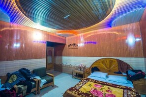 Deluxe Double Room | Soundproofing, iron/ironing board, free WiFi - Hotel Summer Queen (Swat)