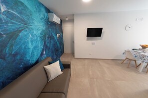 Standard Apartment | Living area | 32-inch LED TV with satellite channels - Altamarea Sea Apartments (Balestrate)