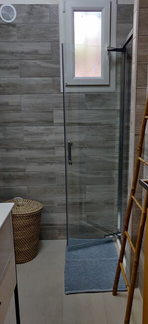 Interior - Maison vue mer Dans Jardin Clos de 5500 m², à 10 Minutes à Pied de la Plage ! (Corbara)