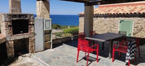 Outdoor dining - Maison vue mer Dans Jardin Clos de 5500 m², à 10 Minutes à Pied de la Plage ! (Corbara)