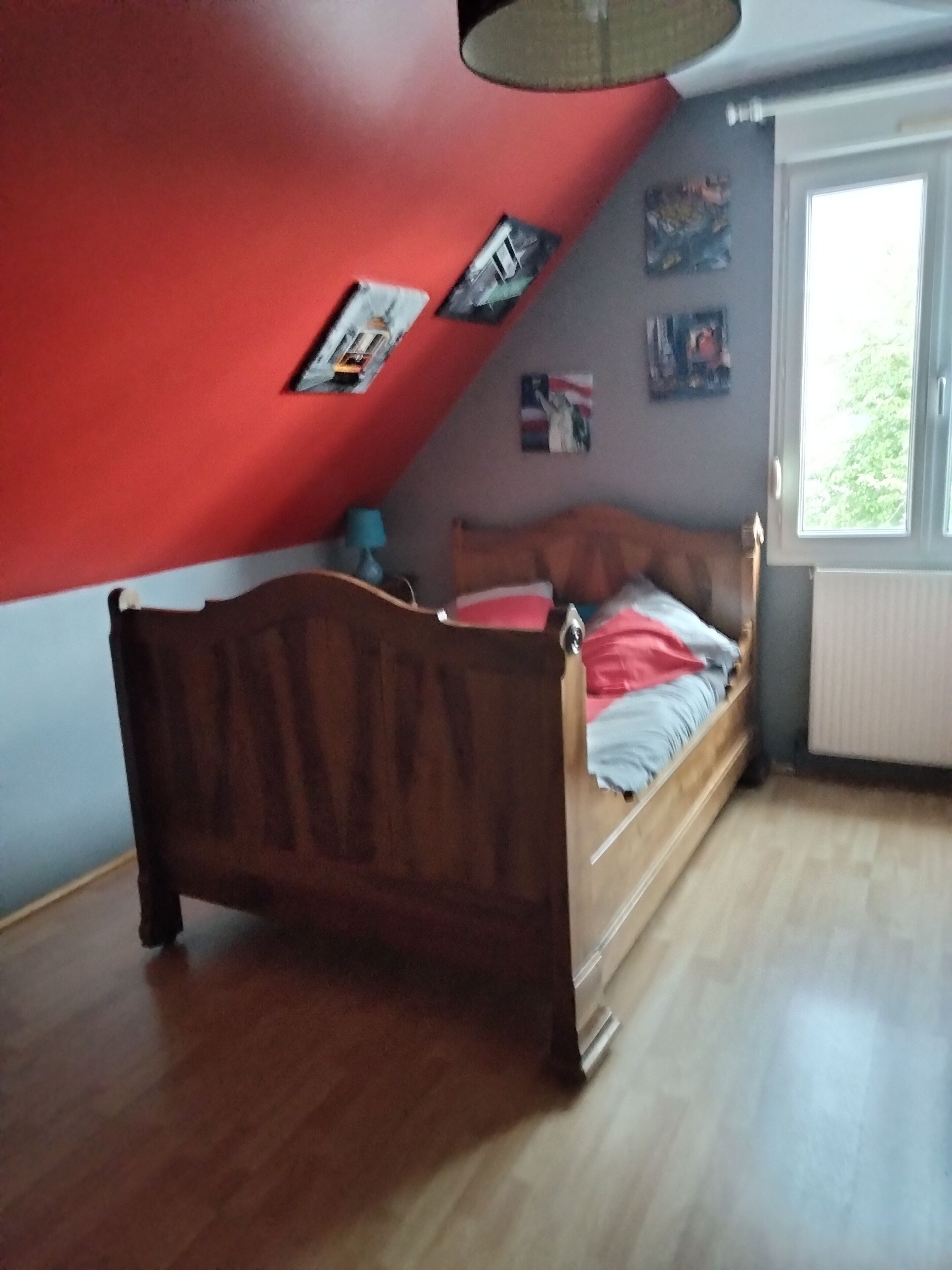 4 bedrooms, desk, iron/ironing board, travel crib