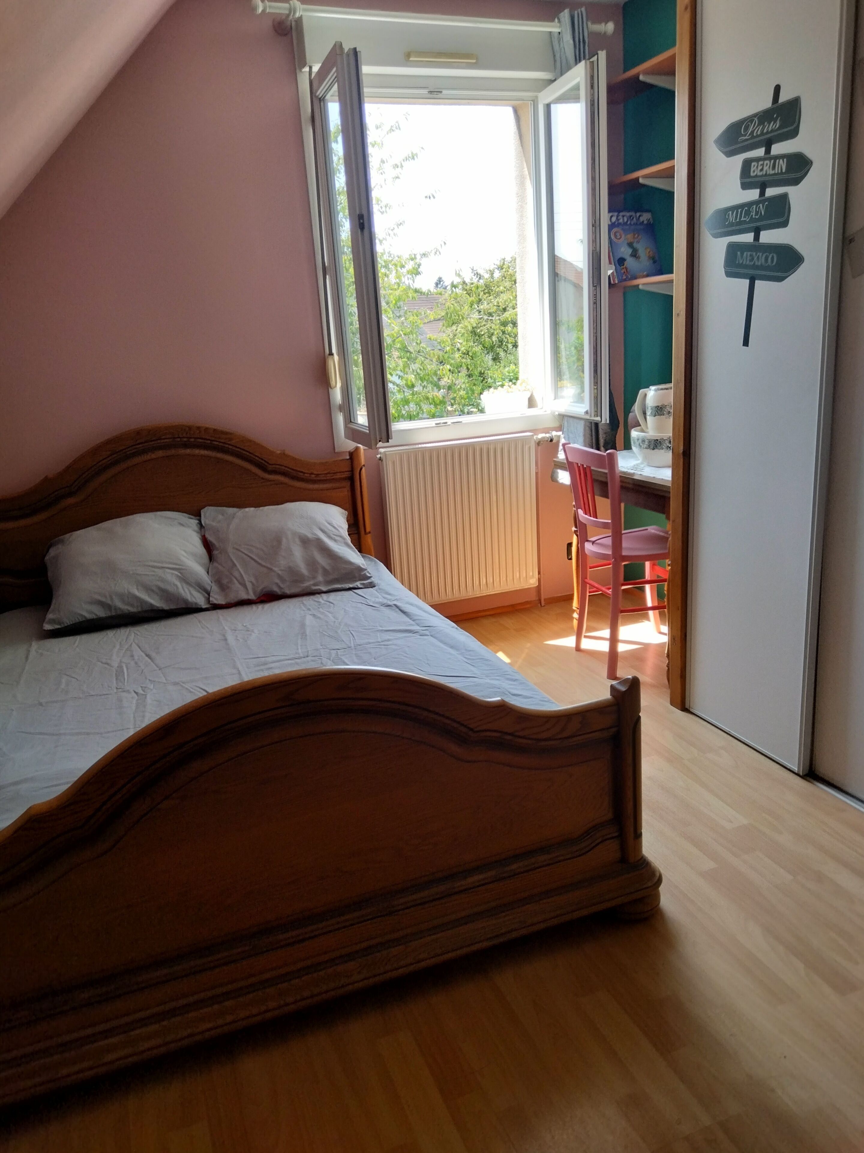 4 Schlafzimmer, Schreibtisch, Bügeleisen/Bügelbrett, Reisekinderbett