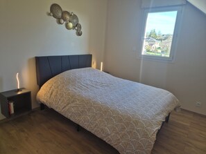 2 bedrooms, bed sheets