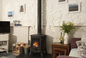 Smart TV, fireplace, DVD player, books - Roseland Cottage is a beautifully renovated two-bedroom barn conversion, exuding charm and nestled i (Truro)