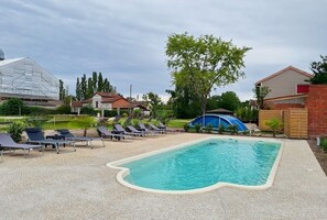 Indoor pool, a heated pool - In the countryside between Lac du Der and the lakes and forests of the Orient, Le martin pecheur  (Joncreuil)