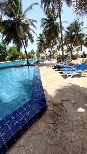 Superb Villa Private Pool and feet in the sea