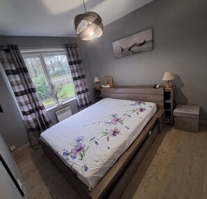 4 bedrooms, iron/ironing board, WiFi