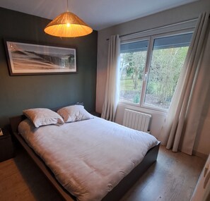 4 bedrooms, iron/ironing board, WiFi