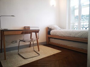 2 chambres, fer et planche à repasser, Wi-Fi, draps fournis