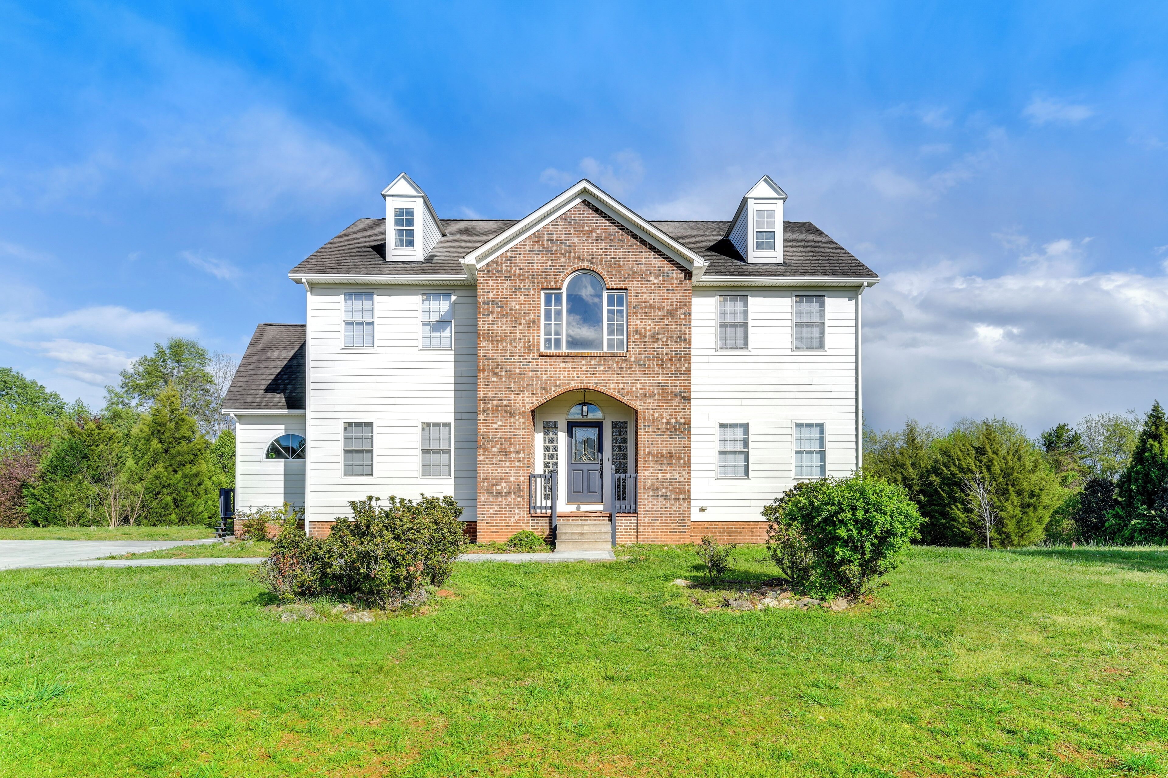 Pet-Friendly Lake Norman Retreat w/ Deck & Grill